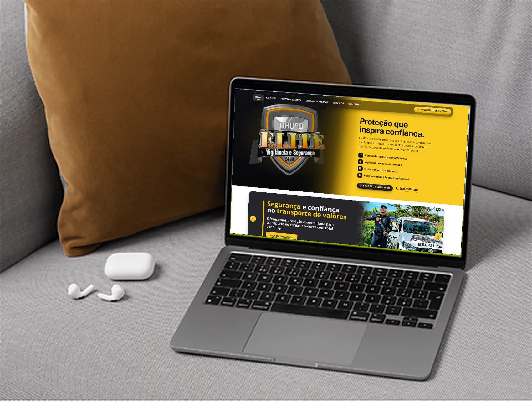Página inicial do site Grupo Mega Elite, em um notebook